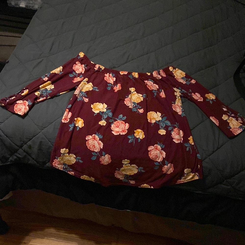 No Boundaries, off the shoulder floral top. Size XXXL(3X)